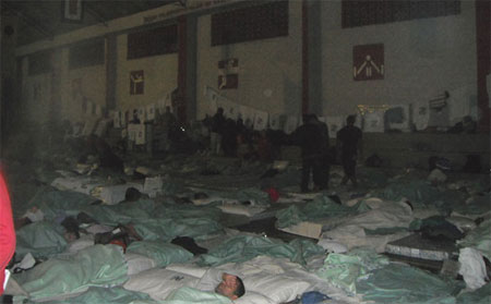 Bombeiros presos dormem no ginásio do quartel de Jurujuba (Niterói)