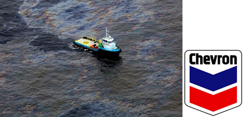 Embarcação tenta conter mancha de óleo do vazamento no poço da Chevron