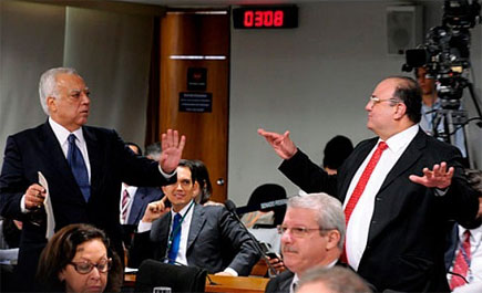 Miro Teixeira (PDT - RJ) denuncia a "tropa do cheque" deixando Cândido Vaccarezza (PT - SP) nervoso