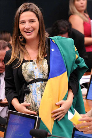 Deputada Clarissa Garotinho no plenário da Câmara