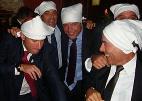 Sérgio Côrtes (à esquerda) com Fernando Cavendish (centro) numa farra da Gangue dos Guardanapos